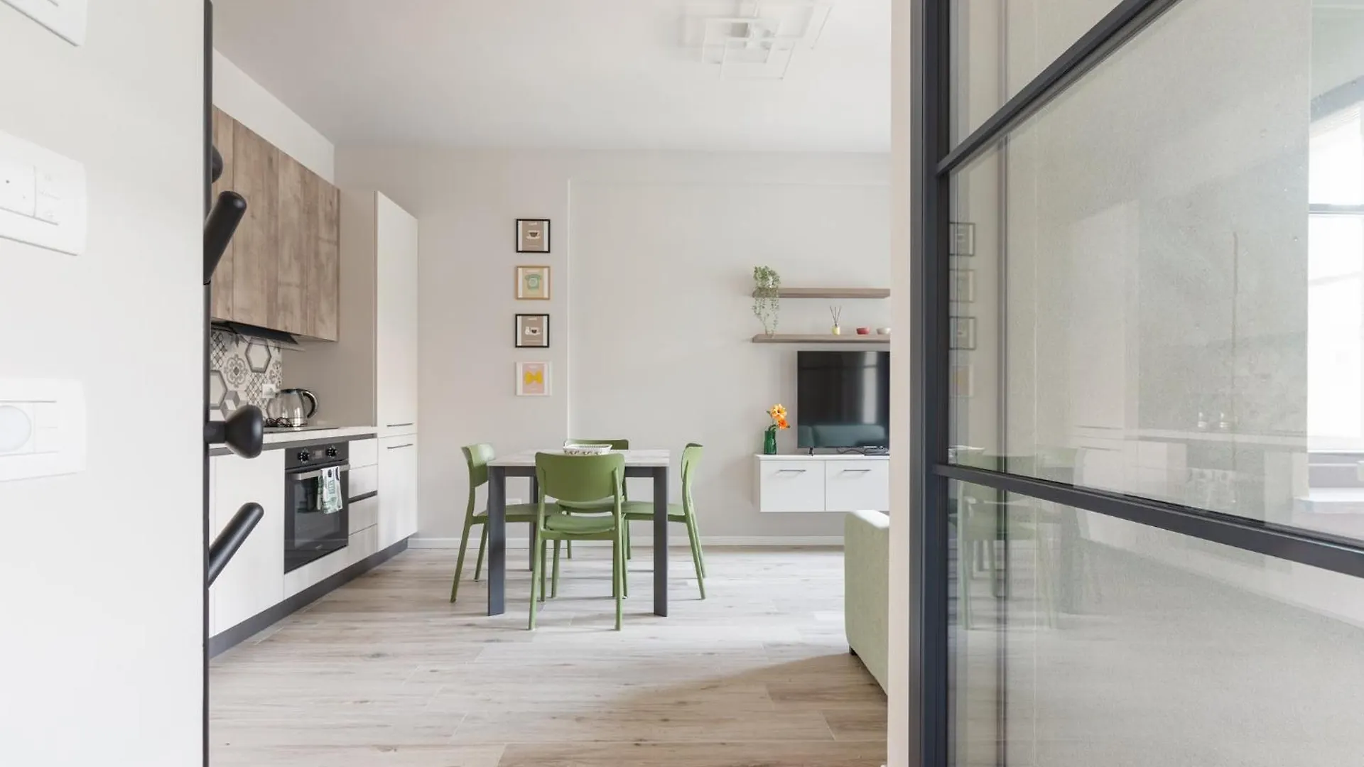 Superior Apt With Veranda And Shared Swimming Pool Milan Apartment