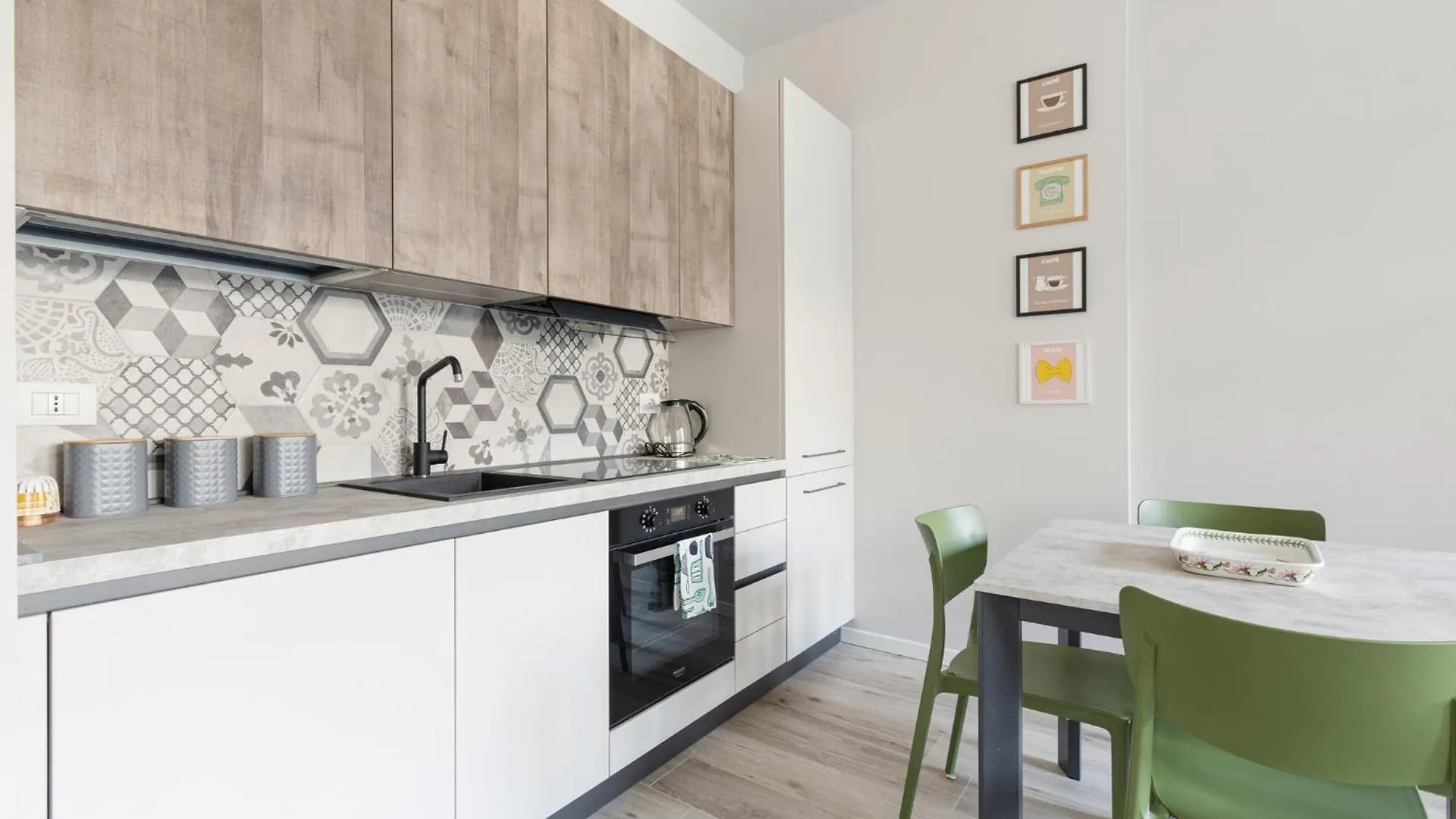 Superior Apt With Veranda And Shared Swimming Pool Milan 0*,