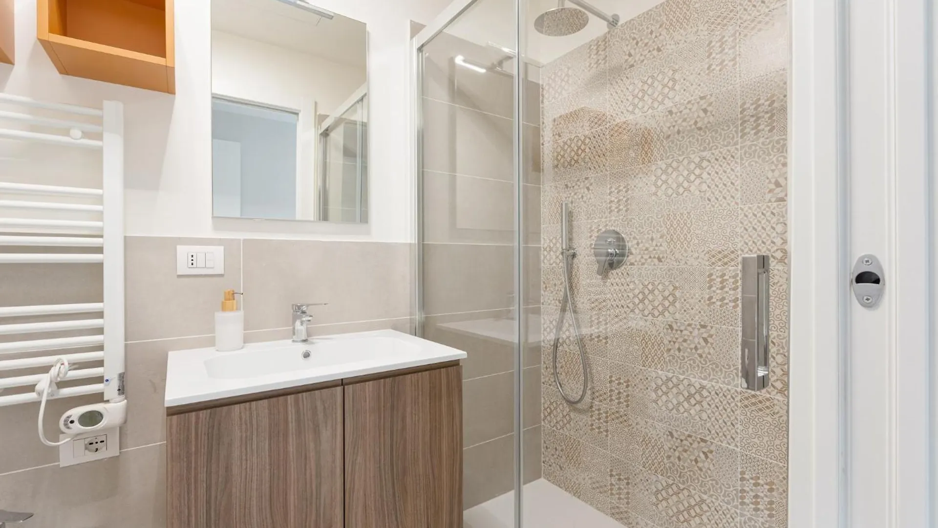 Superior Apt With Veranda And Shared Swimming Pool Milan Apartment