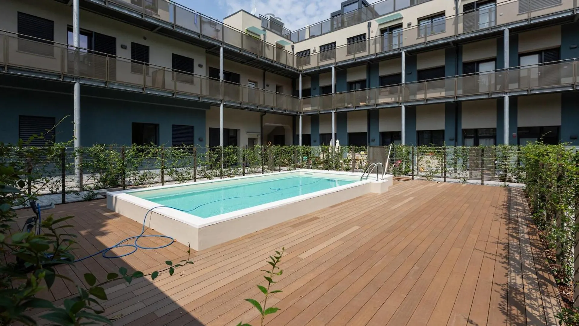 Superior Apt With Veranda And Shared Swimming Pool Milan Apartment