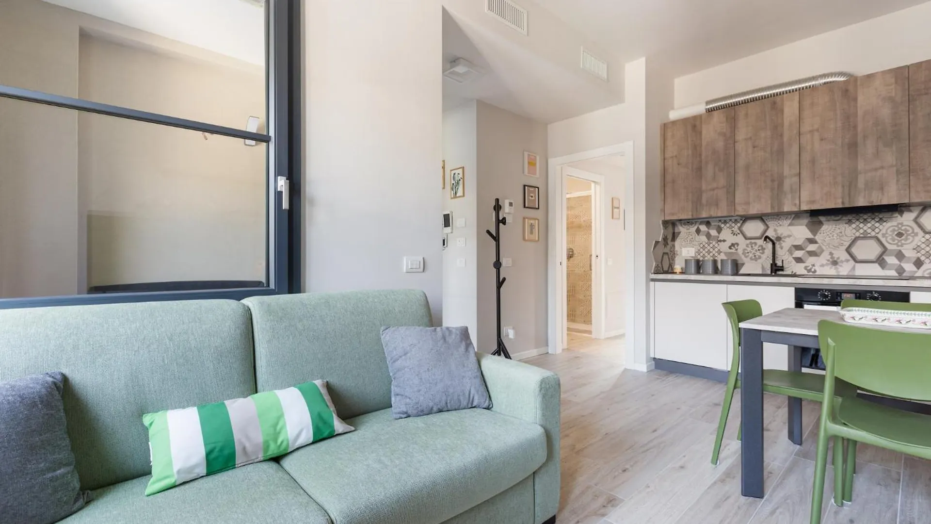 Superior Apt With Veranda And Shared Swimming Pool Milan